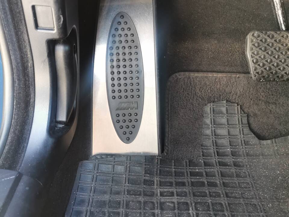 Image 10/22 of BMW 530d Touring (2005)