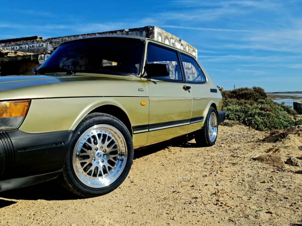 Image 6/50 of Saab 900 (1992)