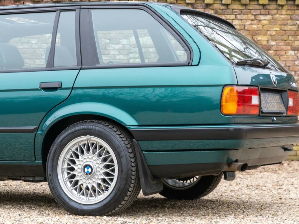 Image 43/50 of BMW 316i Touring (1993)