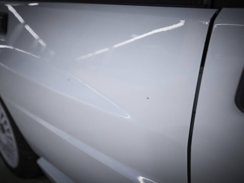 Image 76/93 of Lancia Delta HF Integrale Evoluzione I (1992)