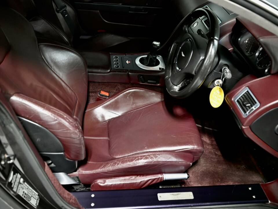 Image 24/50 de Aston Martin V8 Vantage (2006)