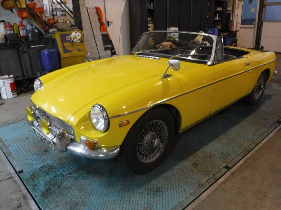 Image 12/50 of MG MGB (1967)