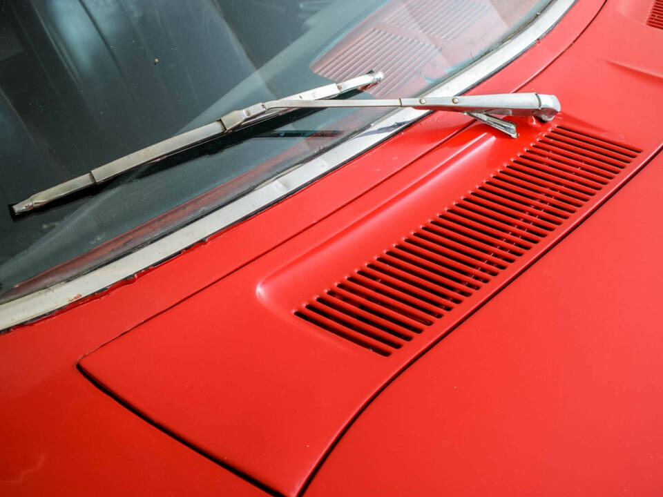 Image 31/50 of Chevrolet Corvair Monza Convertible (1966)