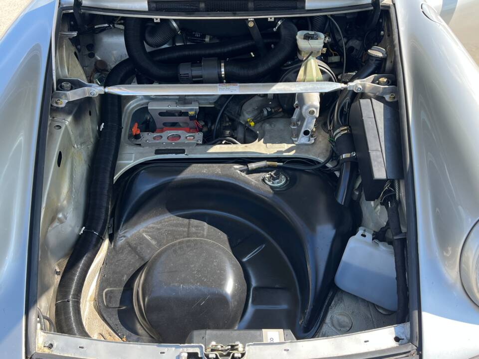 Image 29/62 of Porsche 911 Carrera 3.2 (1984)