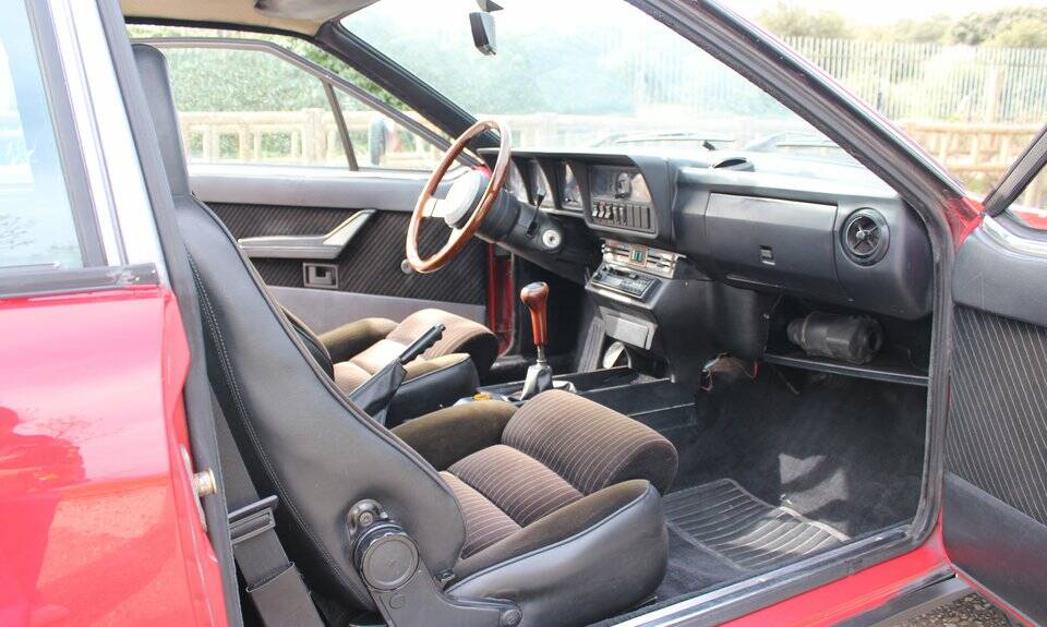 Image 2/8 of Alfa Romeo GTV 2.0 (1985)