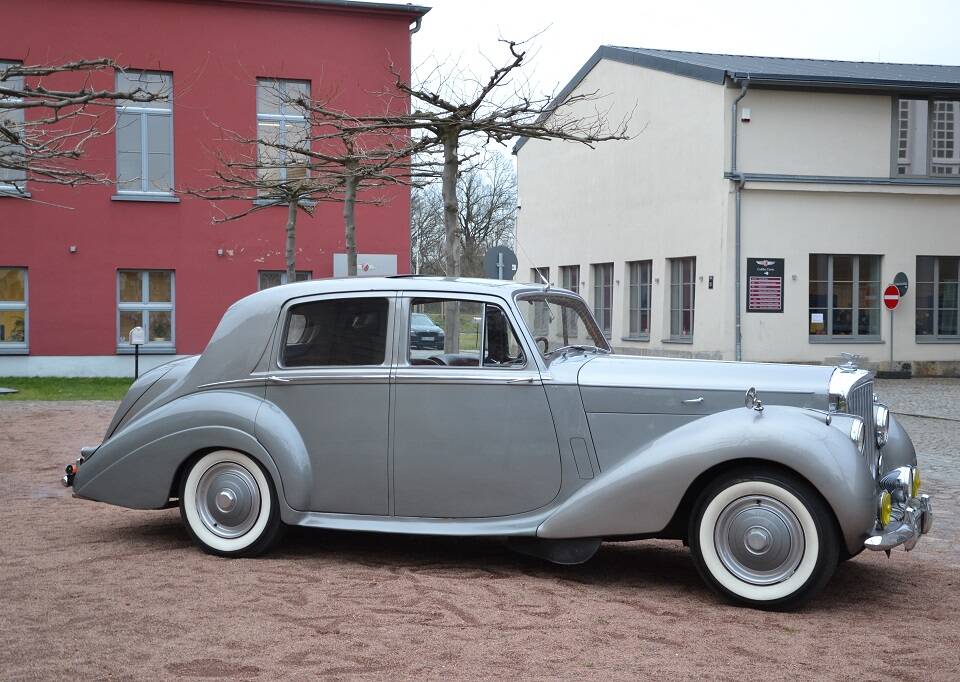 Image 5/23 of Bentley R-Type (1953)