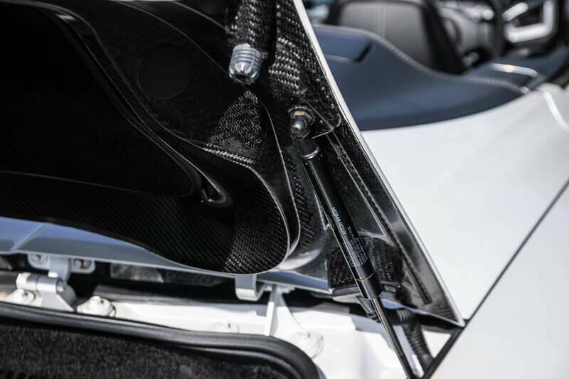 Image 40/50 of Aston Martin Vanquish Volante (2014)