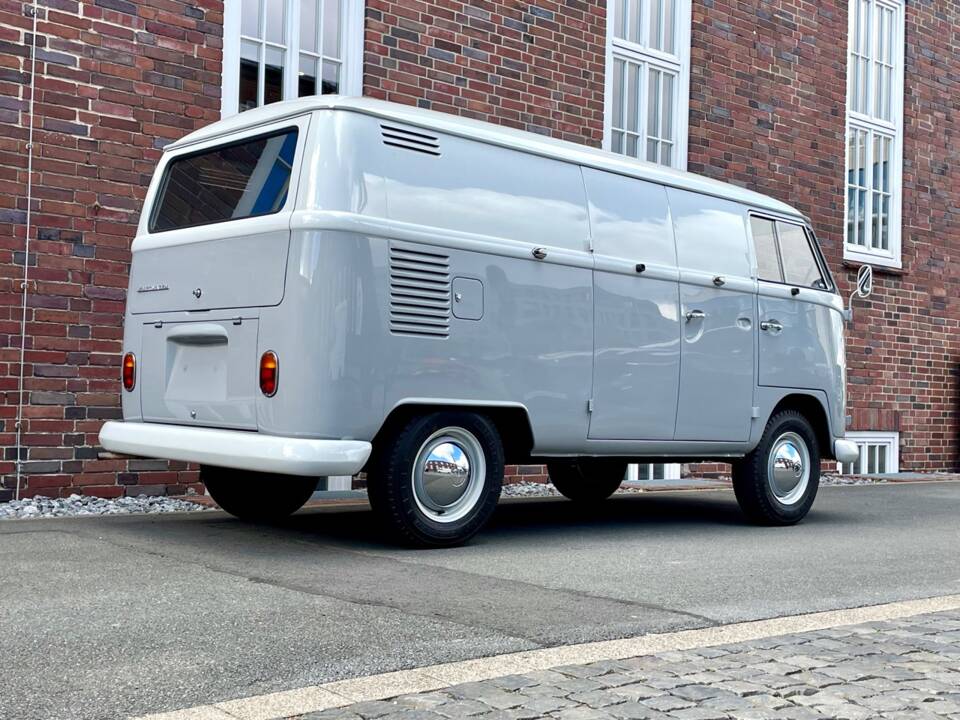 Image 20/20 of Volkswagen T1 panel van (1964)