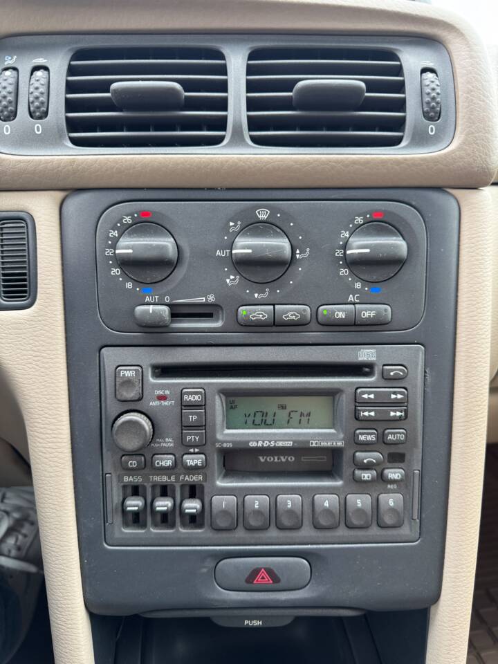 Image 20/20 of Volvo V 70 XC 2.5T (1998)