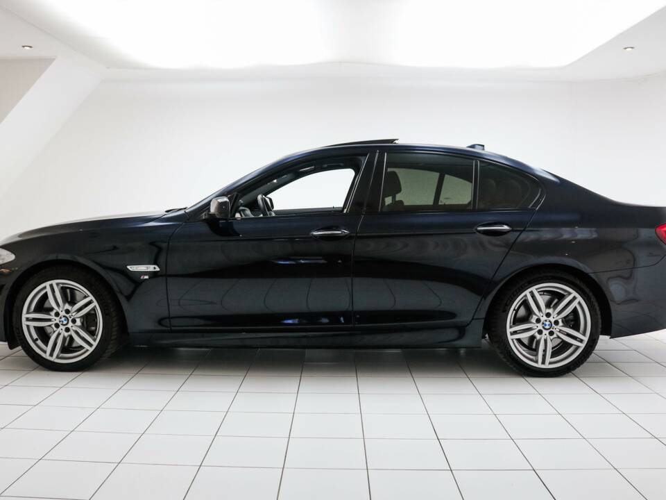 Image 2/24 of BMW 550i (2012)