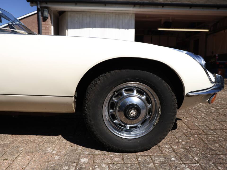 Image 37/50 de Jaguar Type E V12 (1972)