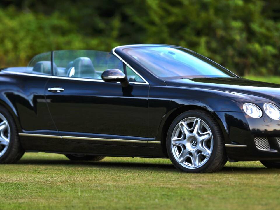 Bild 1/50 von Bentley Continental GTC W12 (2011)
