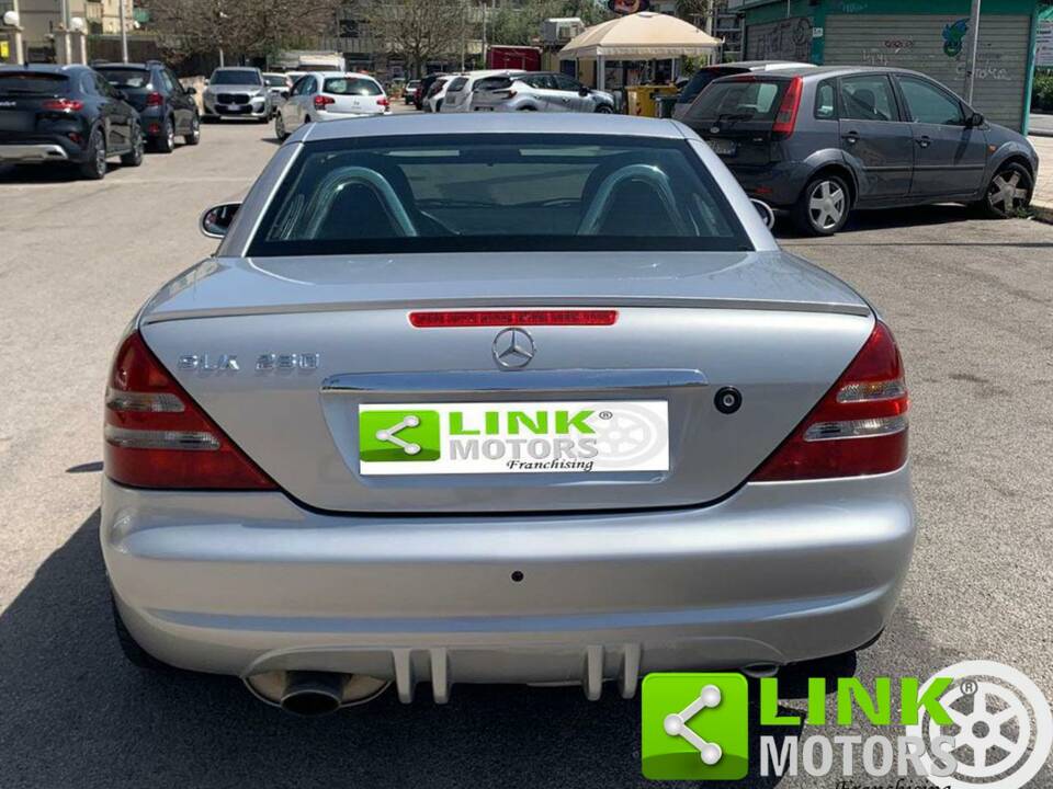 Immagine 5/10 di Mercedes-Benz SLK 230 Kompressor (1997)