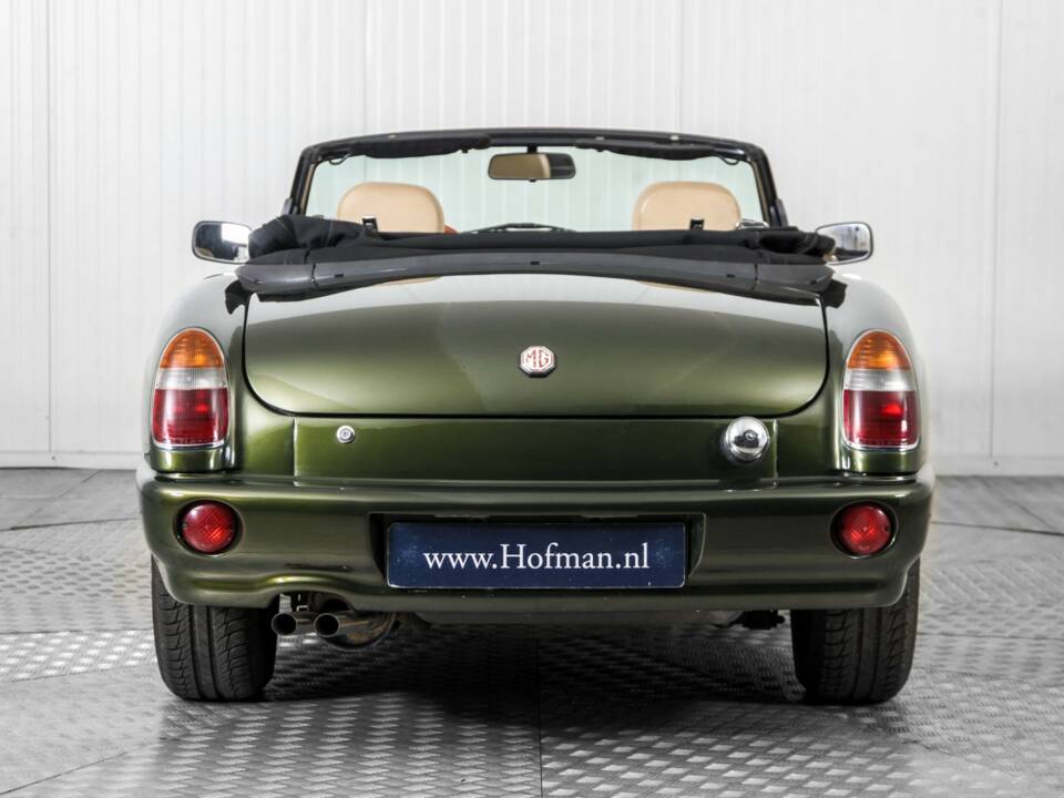 Immagine 14/50 di MG RV8 (1994)