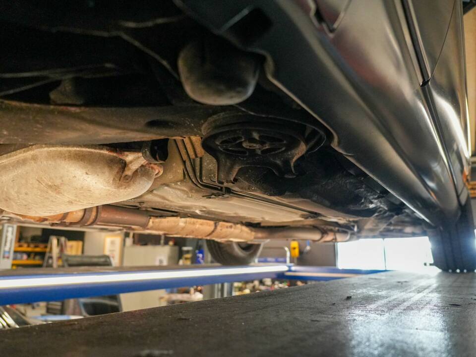 Image 36/41 of Mercedes-Benz 560 SEC (1990)