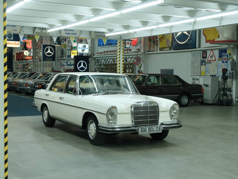 Afbeelding 16/70 van Mercedes-Benz 300 SEL (1968)