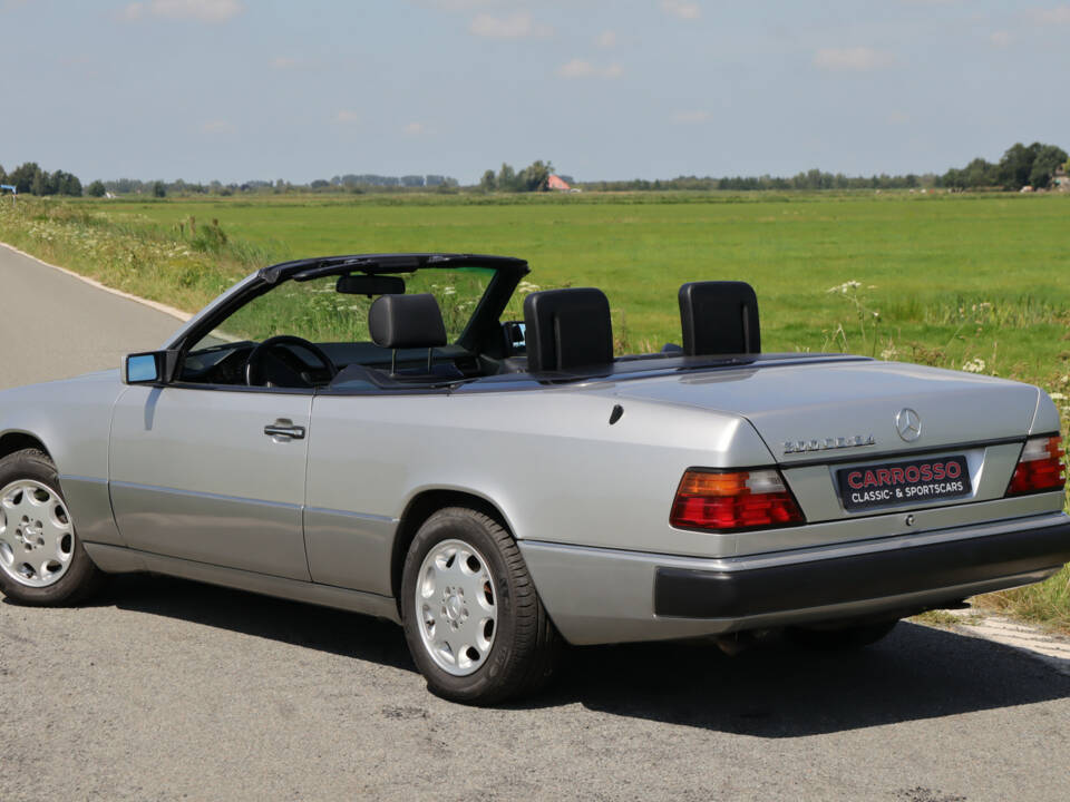 Bild 19/39 von Mercedes-Benz 300 CE-24 (1992)