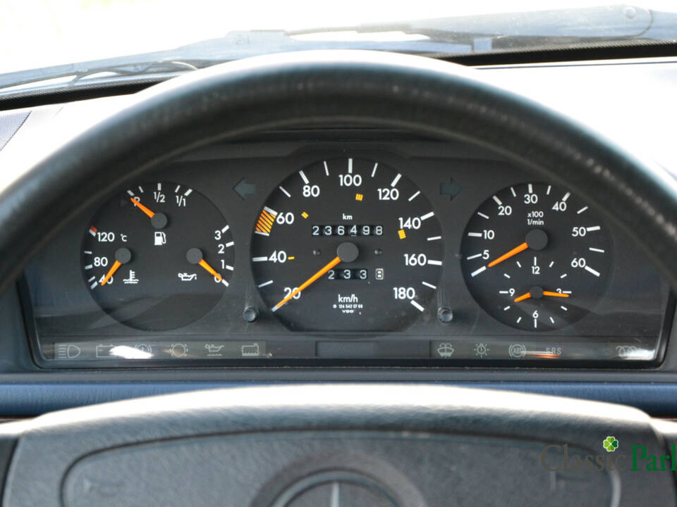 Image 29/39 of Mercedes-Benz 200 D (1993)