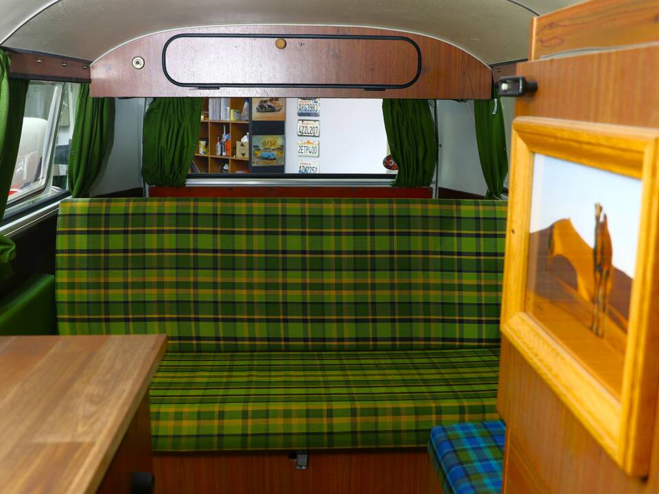 Bild 28/38 von Volkswagen T2b Camper (1974)