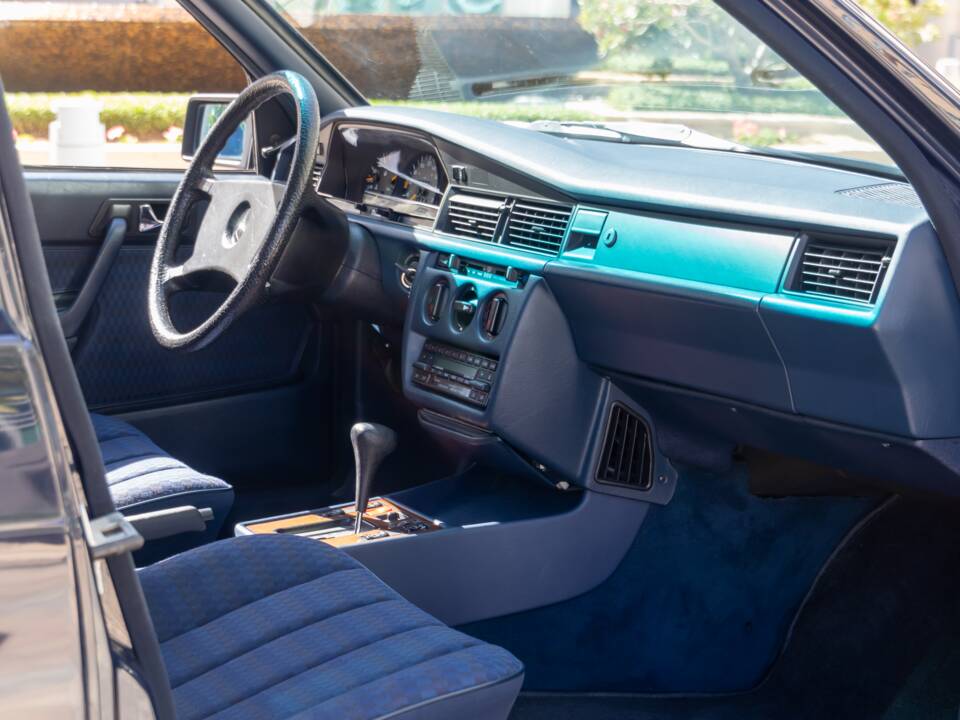 Imagen 66/69 de Mercedes-Benz 190 E (1988)