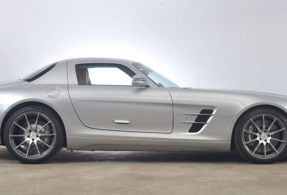 Imagen 3/24 de Mercedes-Benz SLS AMG (2011)