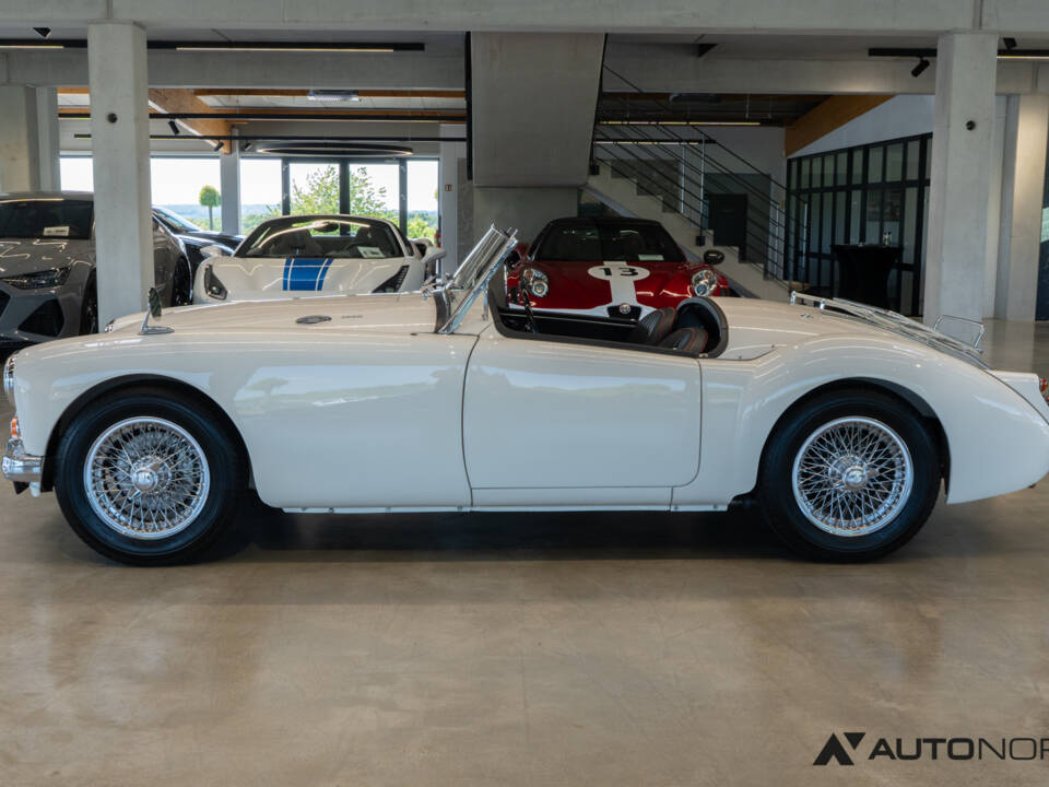 Image 7/65 of MG MGA 1600 (1960)