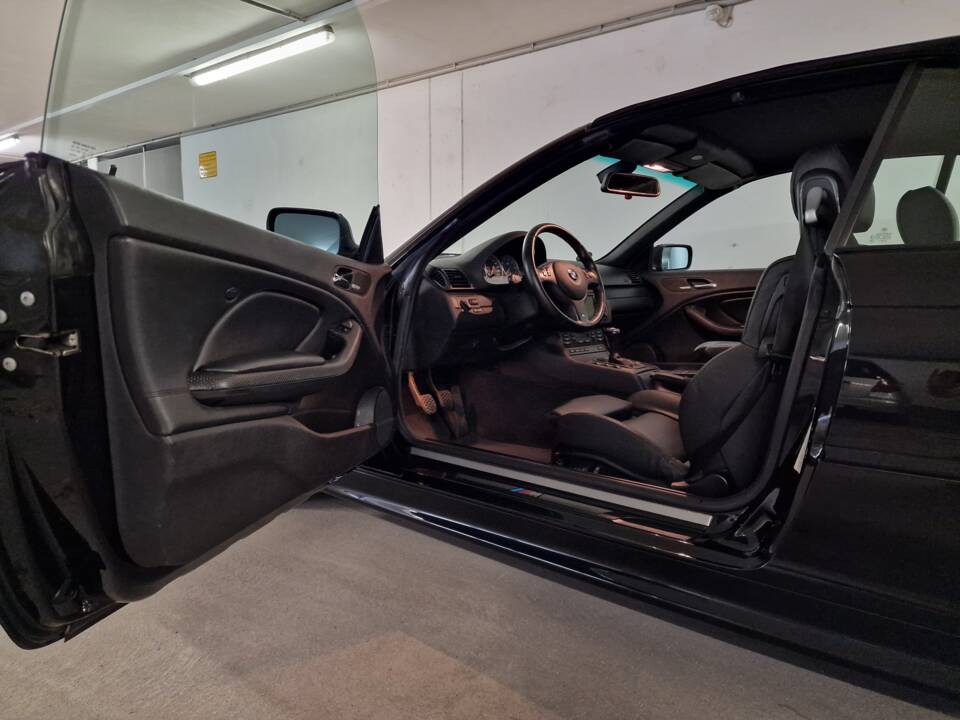 Immagine 3/61 di BMW 330Ci (2004)