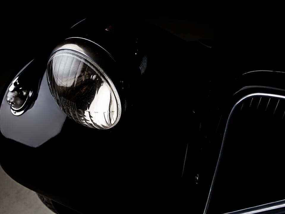 Immagine 27/35 di Citroën Traction Avant 11 légère (1955)