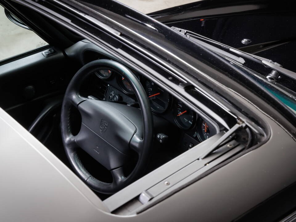 Image 36/40 of Porsche 911 Carrera 4S (1989)