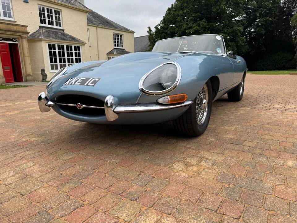 Image 2/15 de Jaguar Type E 4.2 (1965)