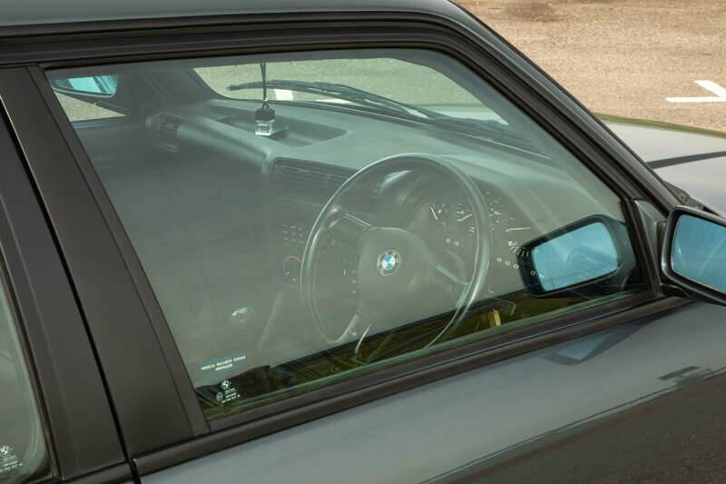 Image 38/50 of BMW 325i (1990)