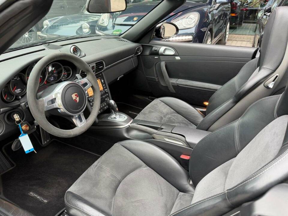 Afbeelding 16/43 van Porsche 911 Carrera 4 GTS (2011)