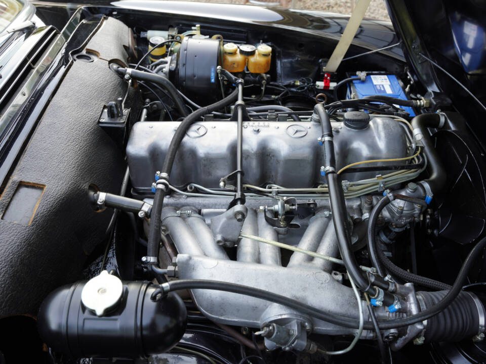 Image 15/50 de Mercedes-Benz 280 SL (1969)