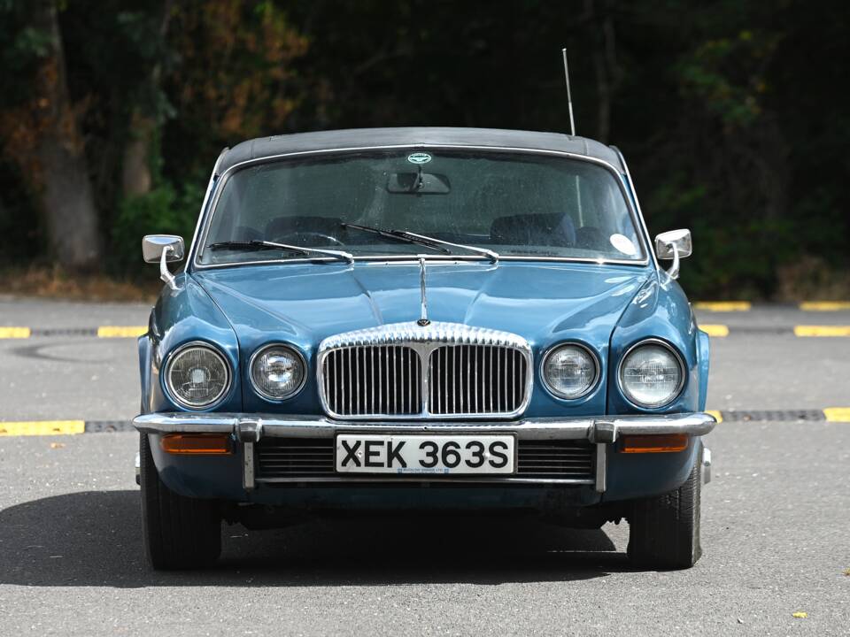 Image 6/21 de Daimler Double Six (1978)