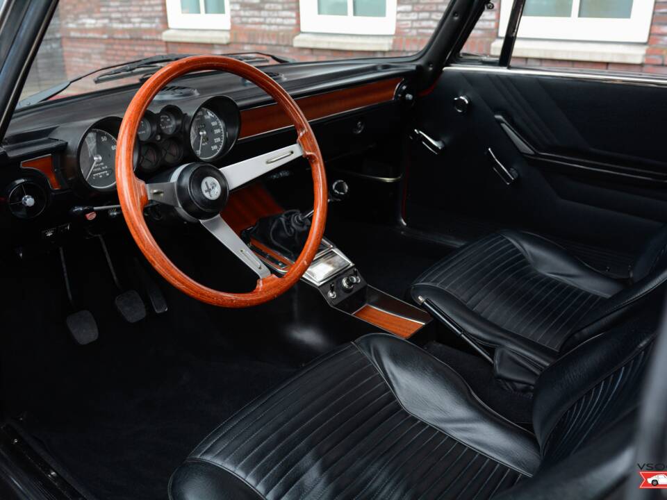 Image 10/17 of Alfa Romeo Giulia GT 1300 Junior (1971)