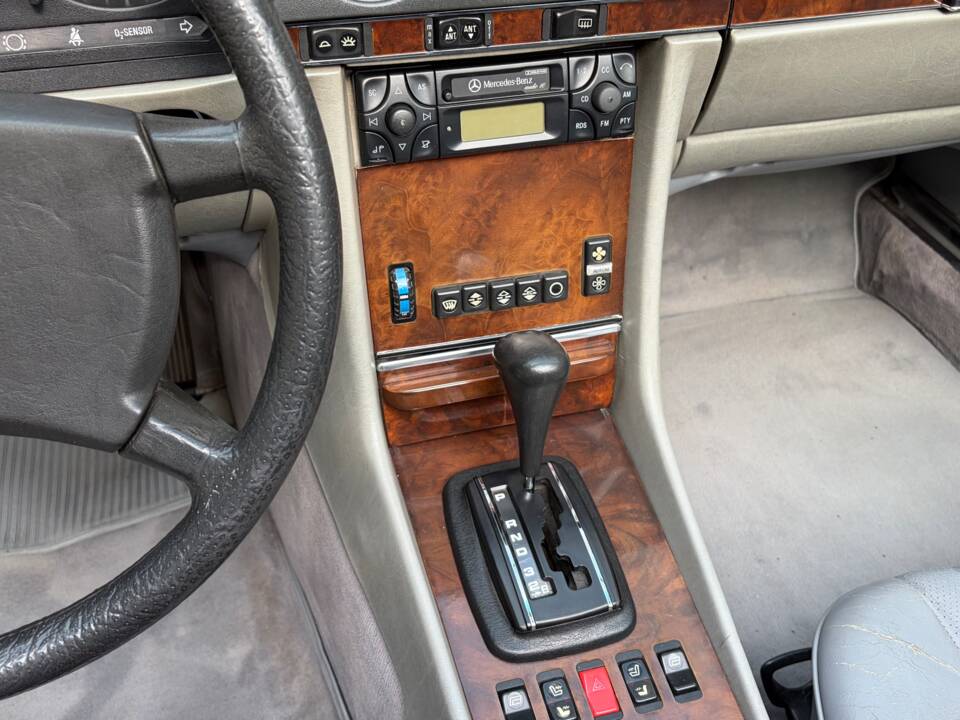 Image 69/88 of Mercedes-Benz 380 SL (1984)