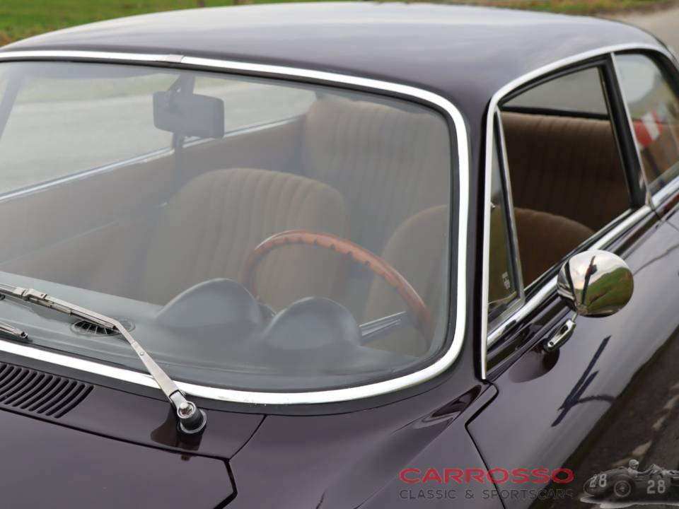 Immagine 9/40 di Alfa Romeo Giulia 1300 GT Junior (1972)