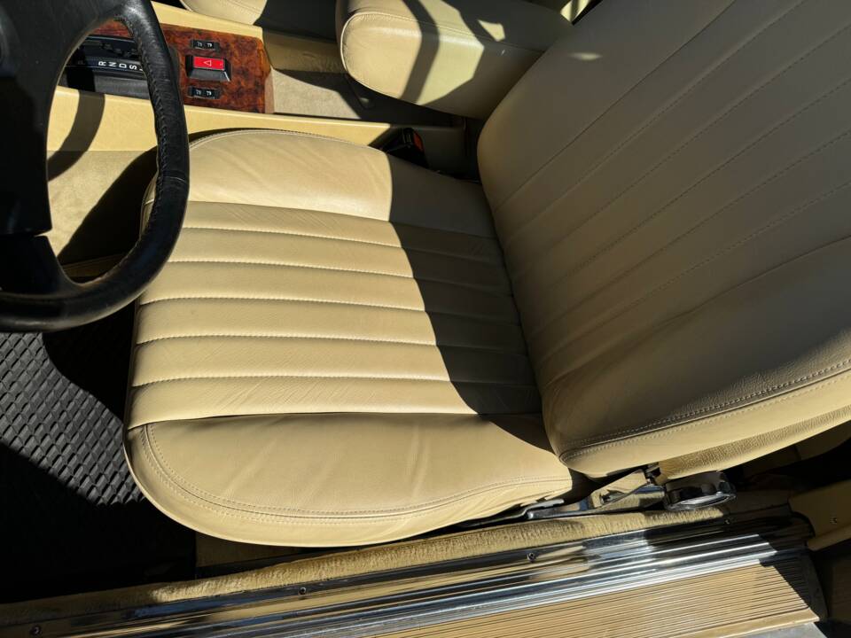 Immagine 128/196 di Mercedes-Benz 380 SLC (1980)