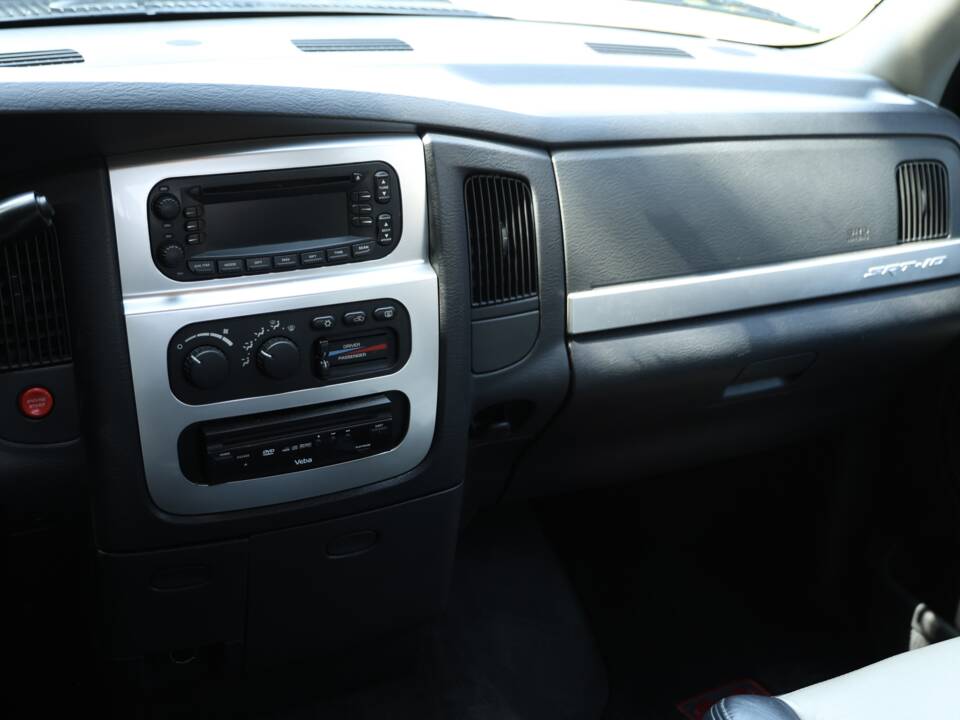 Image 64/82 of Dodge Ram SRT 10 (2005)