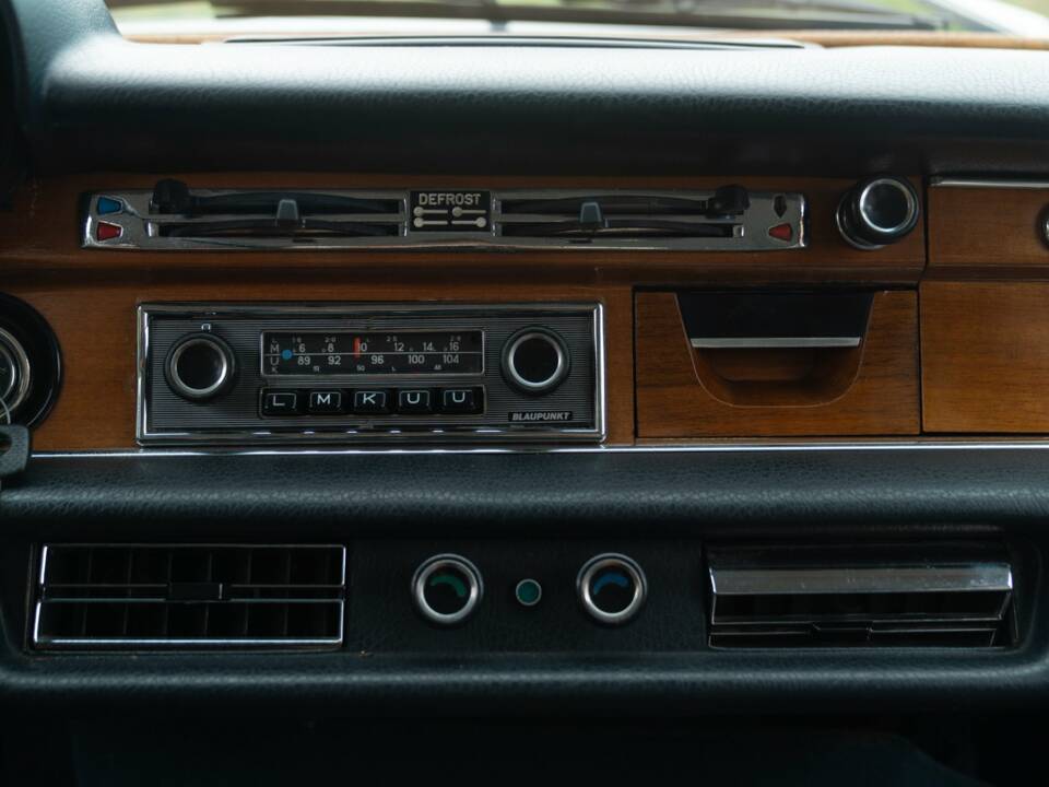 Image 34/50 of Mercedes-Benz 300 SEL 3.5 (1973)