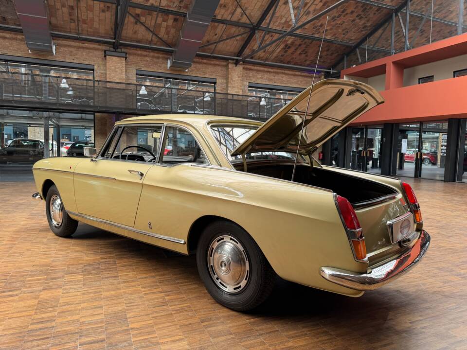 Bild 23/36 von Peugeot 404 Coupé (1966)