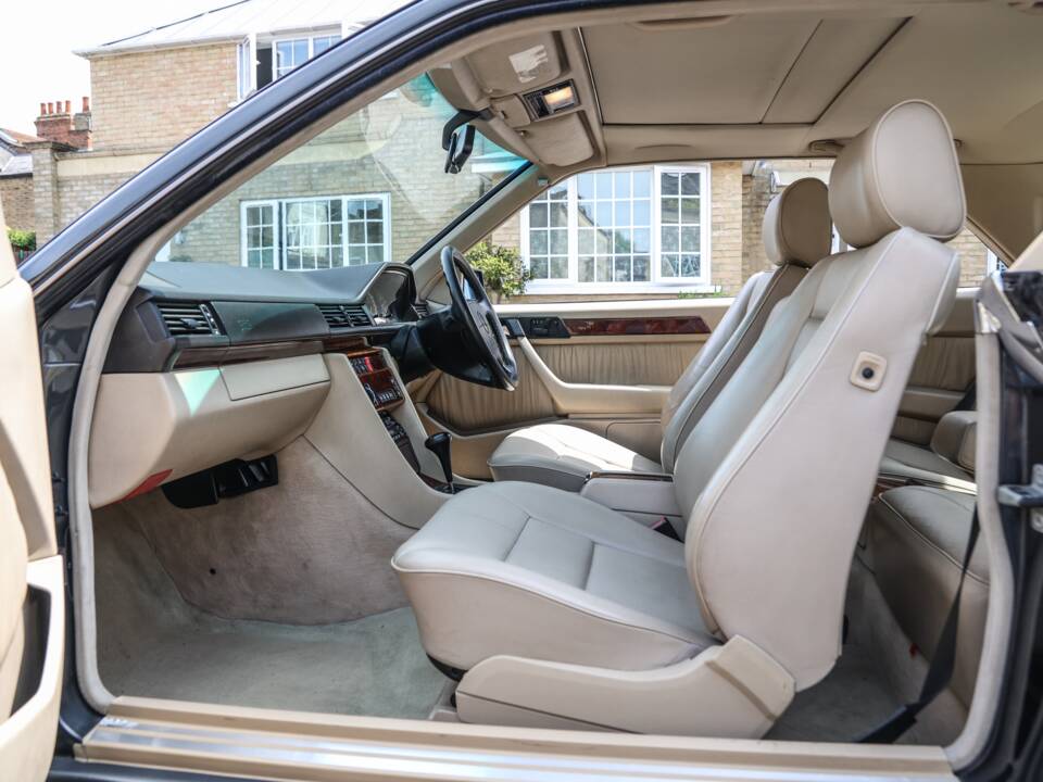 Image 34/37 of Mercedes-Benz E 320 (1995)