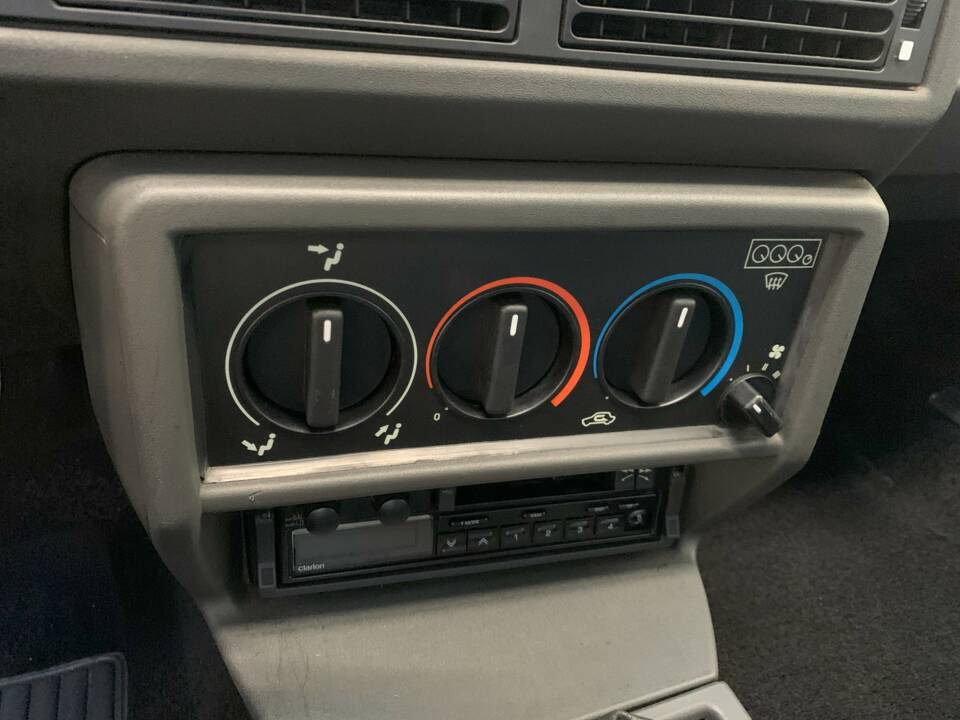 Image 12/30 of Alfa Romeo 75 1.6 (1989)