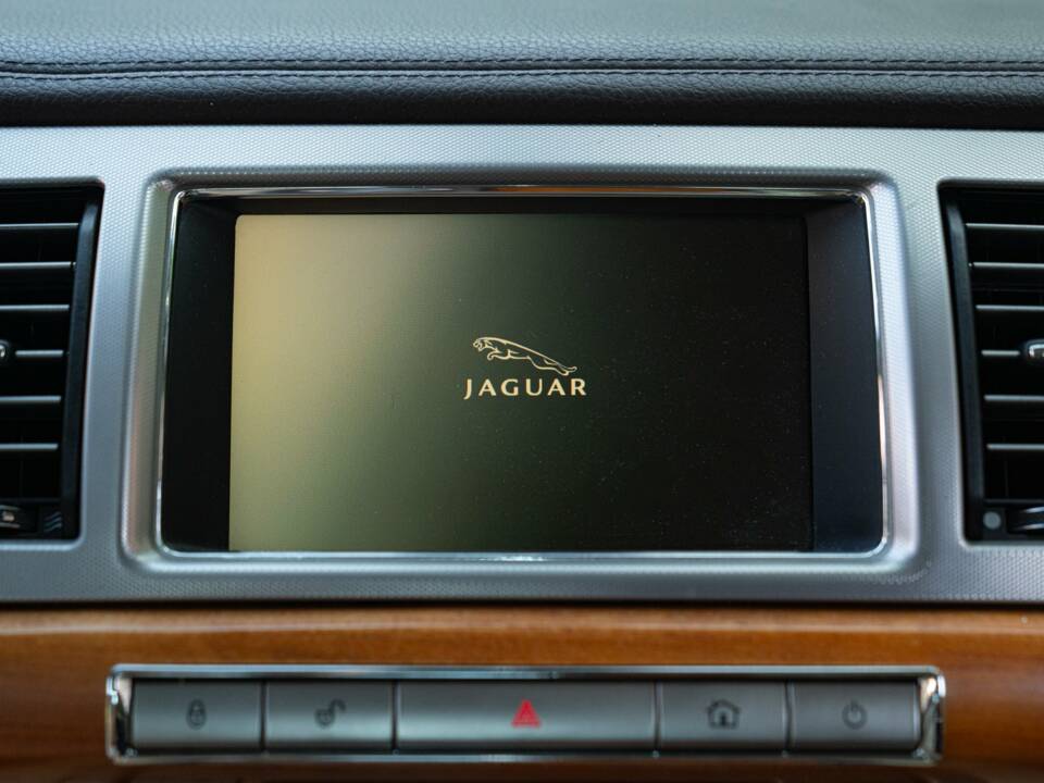 Immagine 34/50 di Jaguar XF 3.0 D-S (2008)