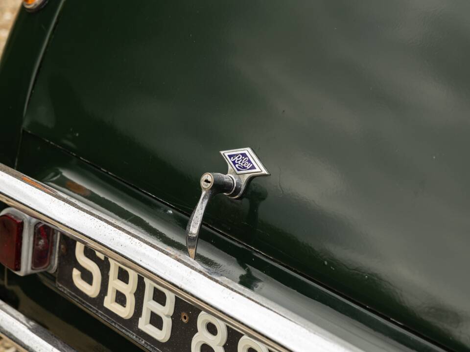 Image 16/21 of Riley 2.5 Litre RMF (1953)