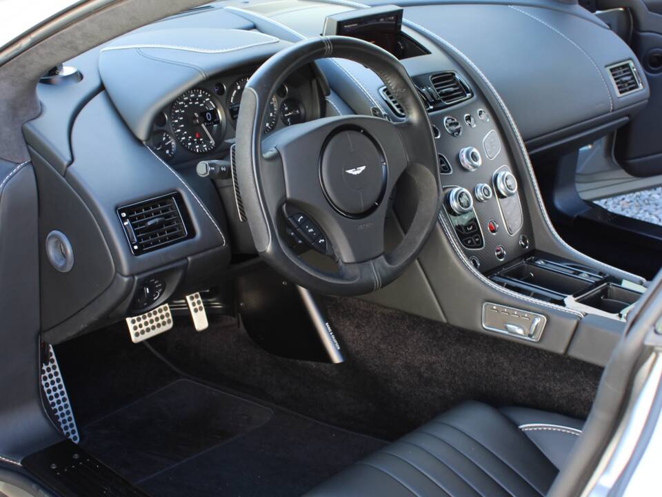 Bild 21/47 von Aston Martin DB 9 GT &quot;Bond Edition&quot; (2015)