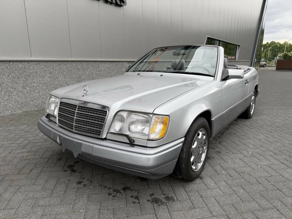 Bild 5/50 von Mercedes-Benz E 320 (1995)
