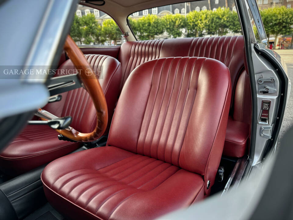 Afbeelding 15/84 van Alfa Romeo Giulia 1600 GT Junior (1972)