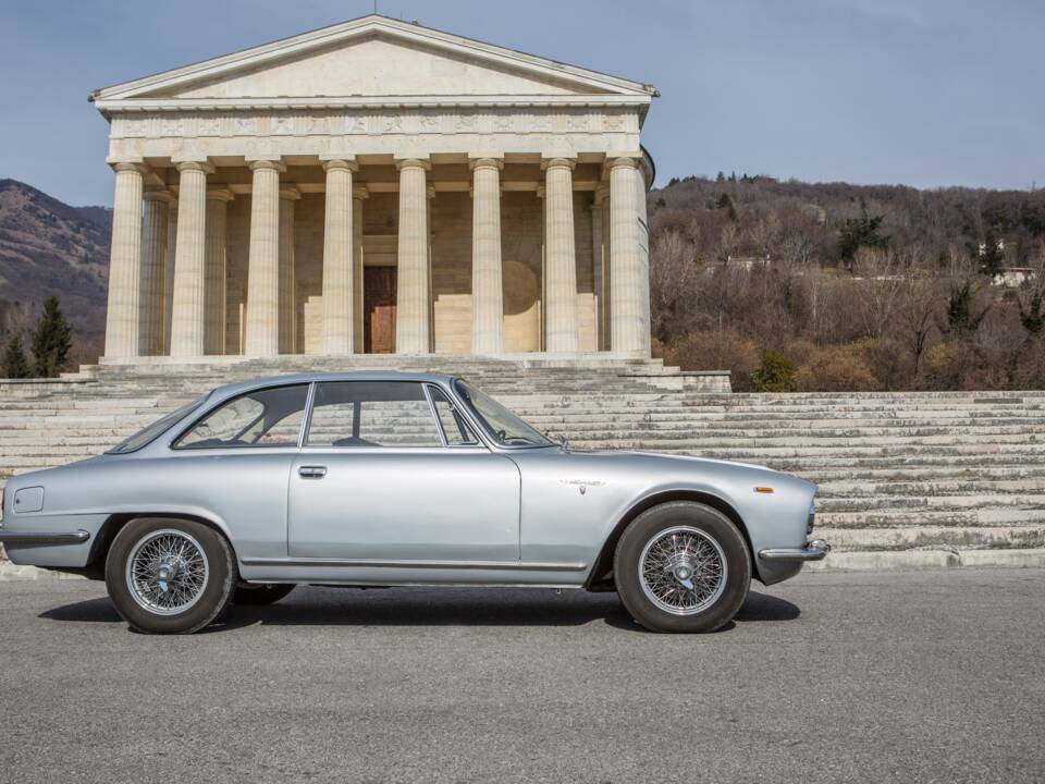 Bild 8/30 von Alfa Romeo 2600 Sprint (1965)