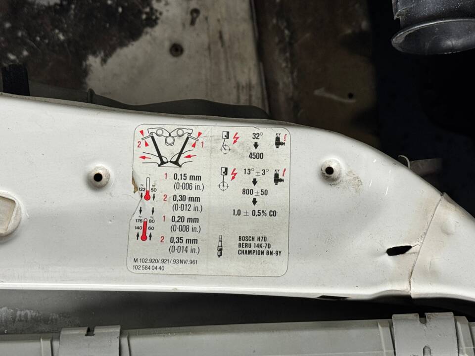 Image 21/34 of Mercedes-Benz 200 (1983)